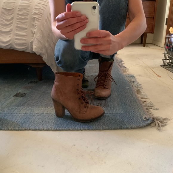 Steve Madden - brown leather lace up heeled boot - Picture 2 of 4